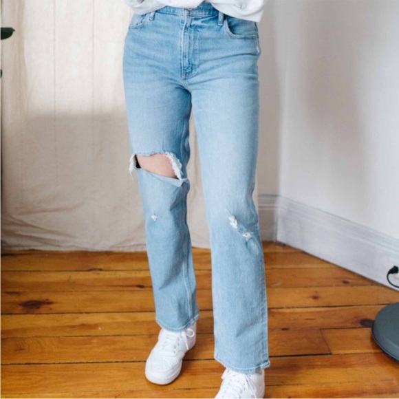 Abercrombie & Fitch The ‘90s Straight Ultra High Rise Distressed Jeans - Picture 3 of 5